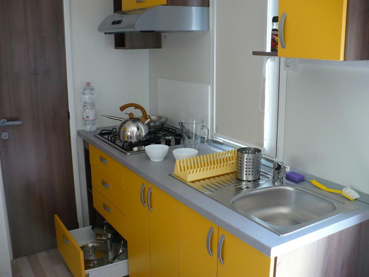 Victoria Mobilehome In Centro Vacanze San Francesco Duna Verde Bagian luar foto